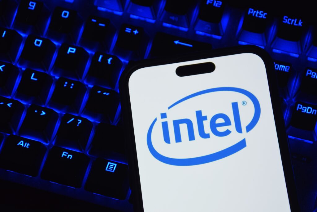 Washington takes unprecedented 10% stake in Intel
