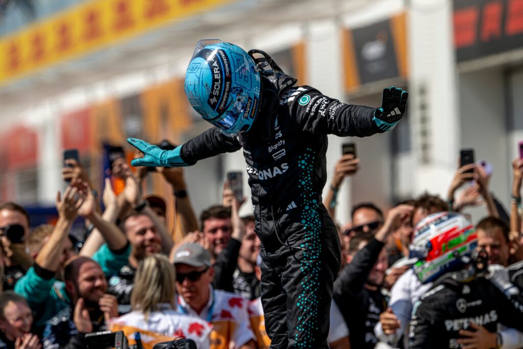 Russell Dominates Singapore GP as McLaren Teammates Clash