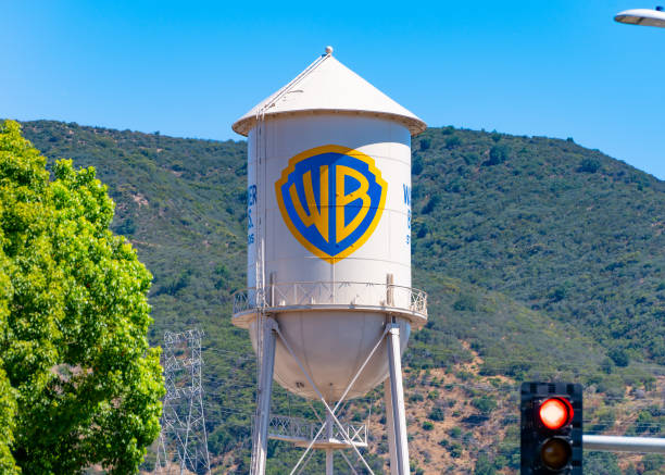 Warner Bros prepares to rebuff Paramount’s $108bn takeover move
